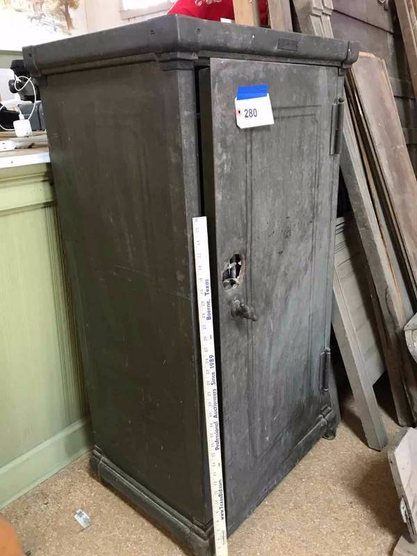 lot 280 image: The Safe-Cabinet Co. The Dick pat. Jan 9, 06