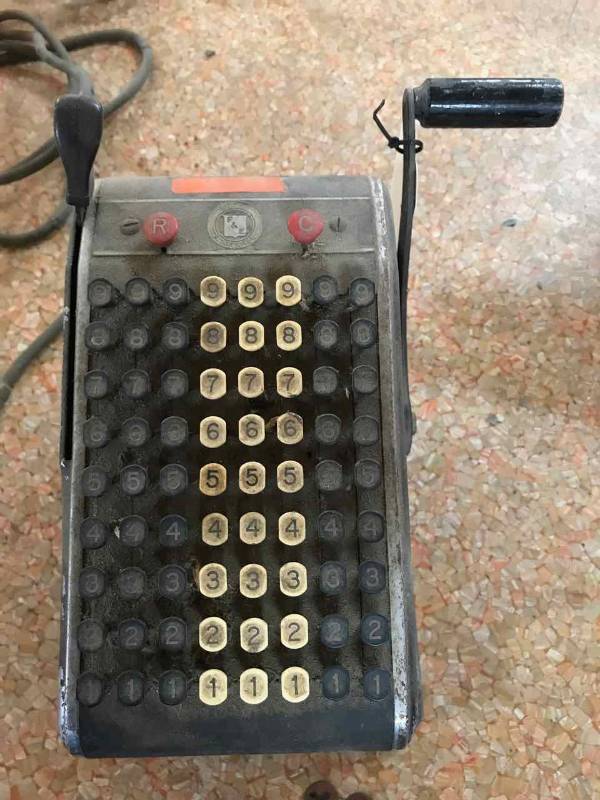 lot 284 image: Old Adding Machine