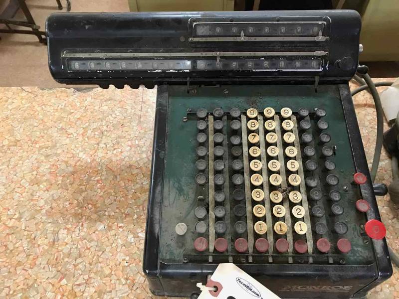 lot 286 image: Vintage Monroe Adding Machine (black)