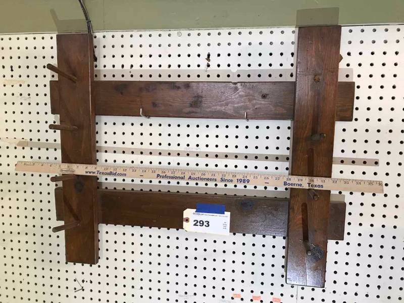 lot 293 image: Wall Hanging HatCoat Rack