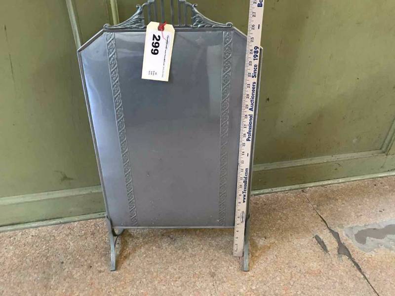 lot 299 image: Antique Fire Place Screen