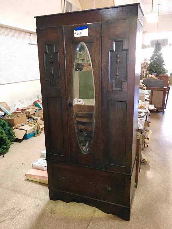 lot 315 image: Antique English Wardrobe