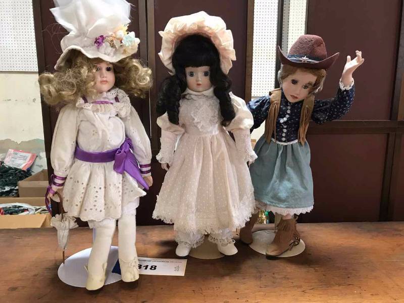 lot 318 image: (3) Dolls