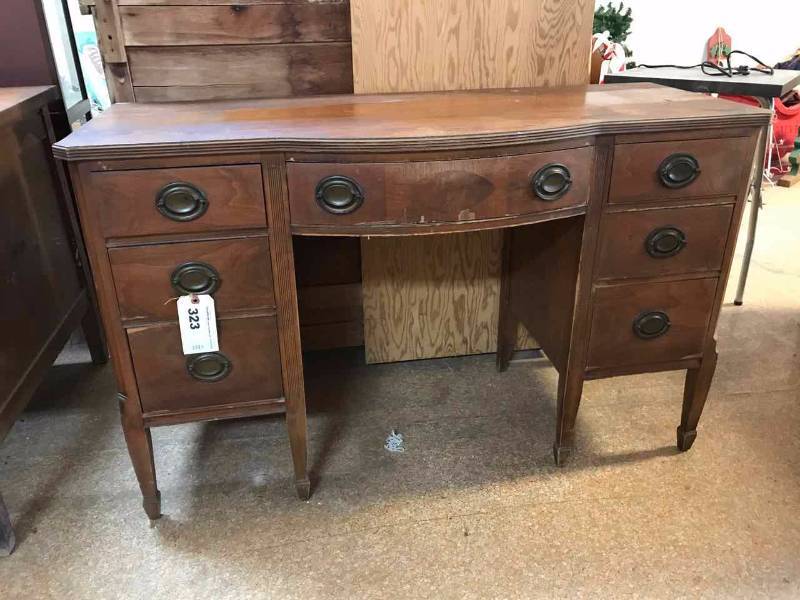 lot 323 image: Antique Vanity