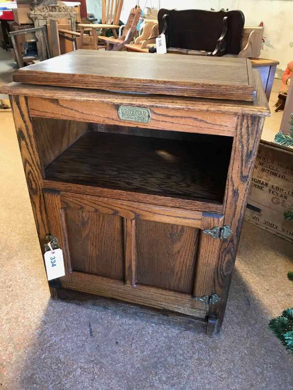 lot 334 image: Oak Television Stand with Lazy Susan