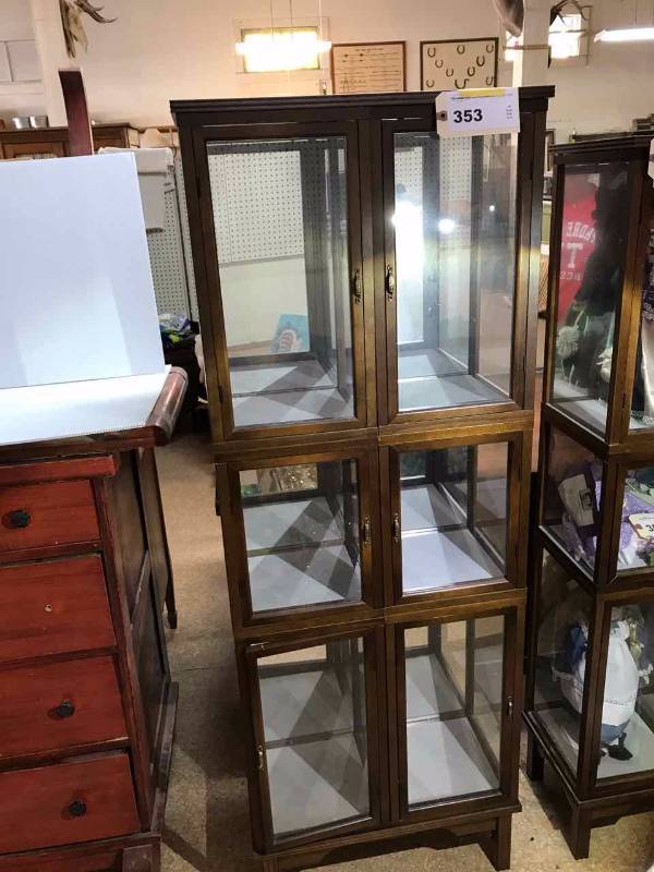 lot 353 image: Display Cabinet 6 Compartment