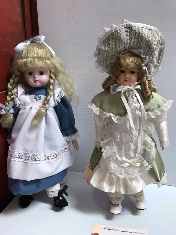lot 356 image: (2) Dolls