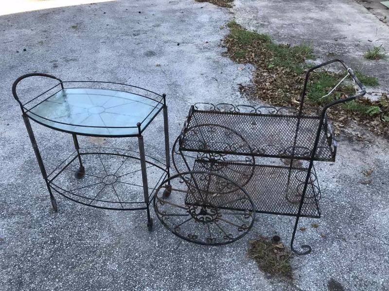 lot 377 image: (2) Tea Carts