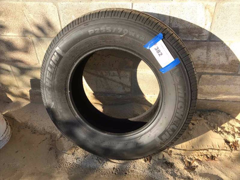 lot 382 image: (1) Tire Michelin LTX AS P25570R18