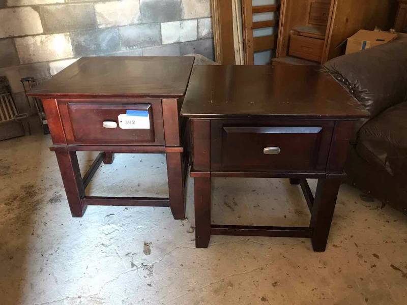 lot 392 image: (2) End Tables