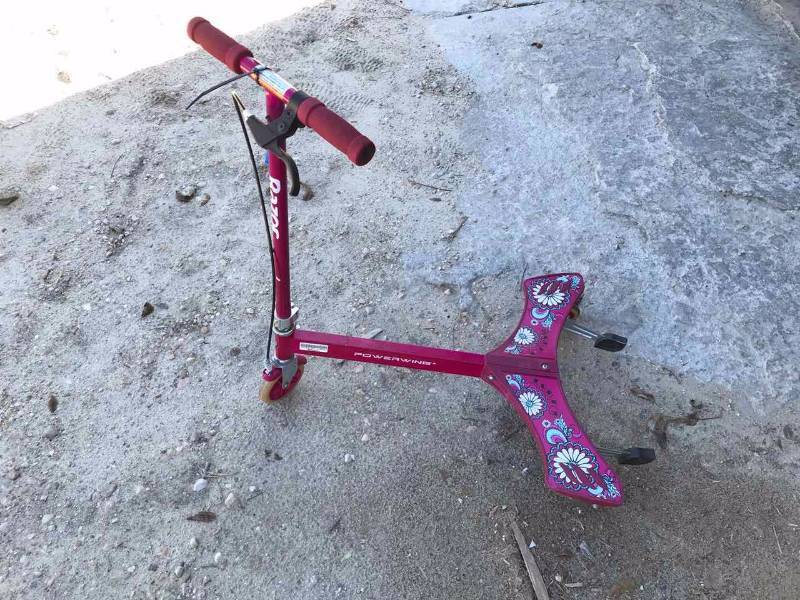 lot 406 image: Razor Pink Power Wing