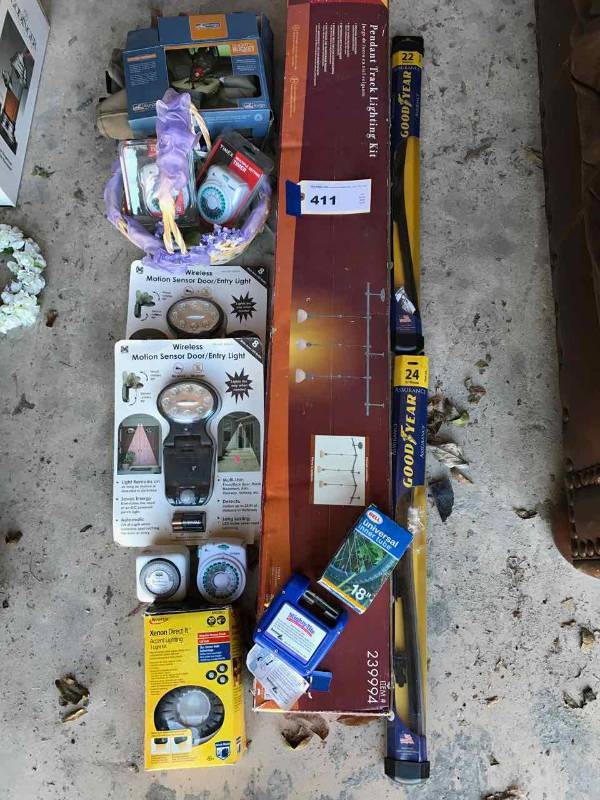 lot 411 image: Lights, Timers, Kurgo Shorty Bucket Seat Cover, Etc.