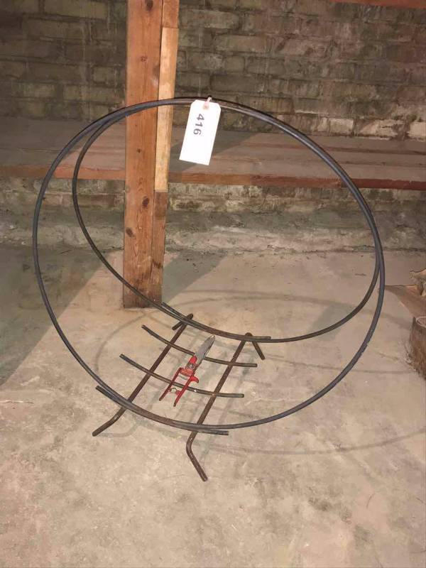 lot 416 image: Round Log Holder & Garden Shears