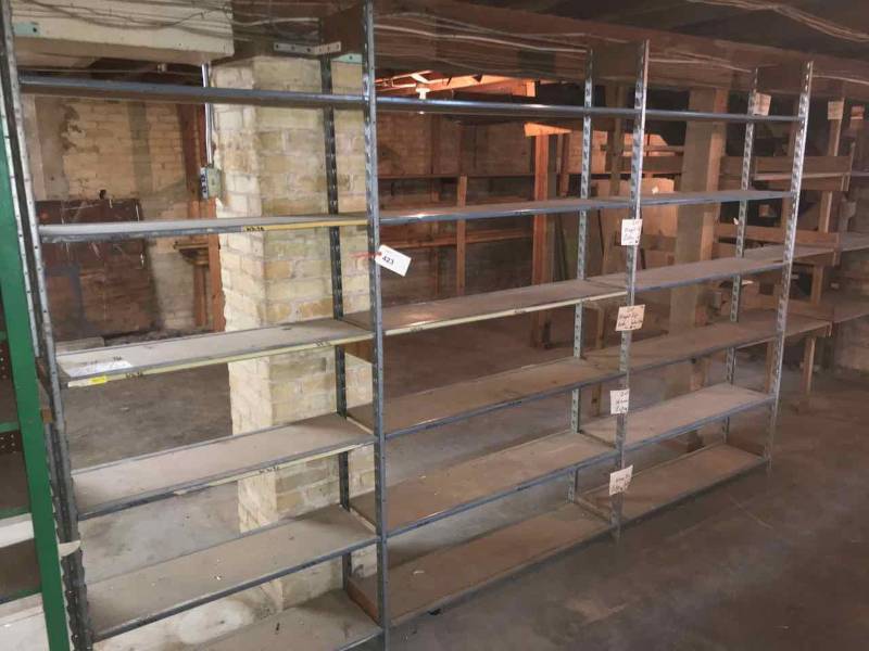 lot 423 image: Metal & Particle Board Shelving