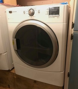lot 10 image: Dryer  Maytag 2000 Series, Model MEDE200XW1