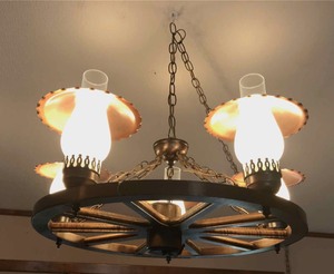 lot 14 image: Vintage Wagon Wheel Style Chandelier