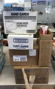 lot 211 image: Sandwich Bags, Tooothpicks, Caf� Bags