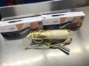 lot 225 image: Electric knives