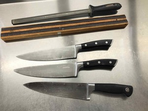 lot 226 image: Assorted Knives, Steel, Magnetic knife holder