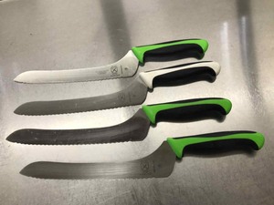 lot 227 image: Serrated knives