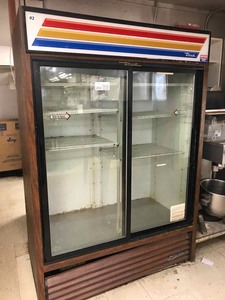 lot 252 image: True 2-door reach In Cooler, Model GDM-47