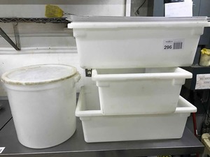 lot 296 image: (3) Carlisle Rectangular Food Storage Tubs, (1) Round Tub
