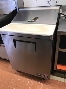 lot 87 image: True Refrigerated Prep Station TSSU-27-08-HC, 115v