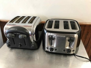 lot 116 image: (2) Electris Toasters