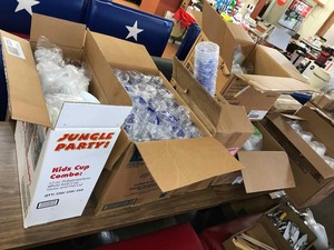 lot 122 image: Large Lot of Assorted Cups, Lids, etc