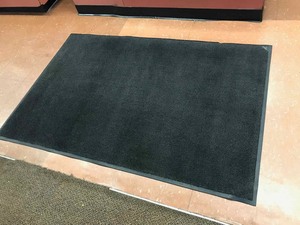 lot 125 image: Door Mat, approx. 5.5 ft x 3.5 ft