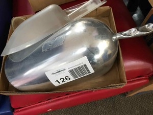 lot 126 image: Scoops