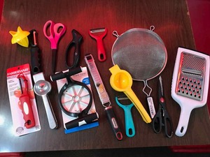 lot 129 image: Juicers, Graters, Strainer, Peelers, Etc