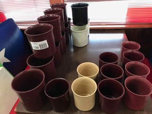 lot 139 image: Salad Bar plastic crock inserts, assorted sizes