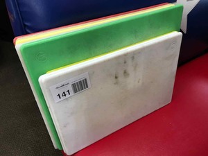 lot 141 image: Assorted sizes Polyethylene cutting boards