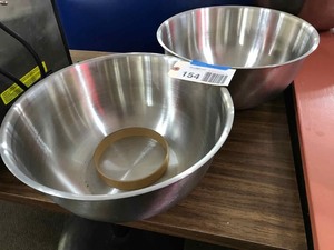 lot 154 image: (2) New Daily Chef 13 quart Mixing Bowls