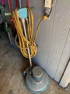 lot 24 image: Floor Polisher