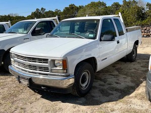 lot 130 image: City of Boerne Surplus 1998 Chevrolet 2500 34 Ton Pickup (1GCFC29R7WE180703)