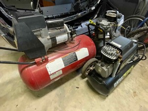 lot 41 image: (3) Misc. Air Compressors (2 not working, 1 makes alot of noise)