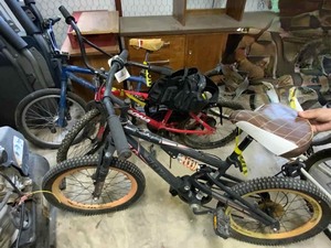 lot 42 image: (3) Kids Bikes