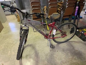 lot 45 image: Bicycle Schwinn (red and silver), Ridge AL