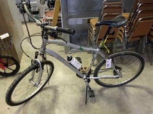 lot 46 image: Bicycle Marin (silver)