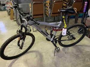 lot 47 image: Bicycle Mongoose (silver), Ledge 2.1