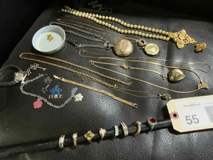 lot 55 image: Jewelry