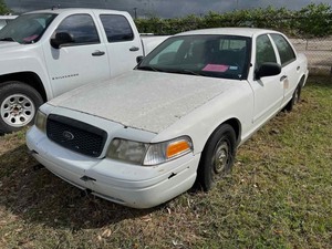 lot 7 image: 2005 Ford Crown Victoria Police Interceptor Pkg. (2FAFP71W55X104791)