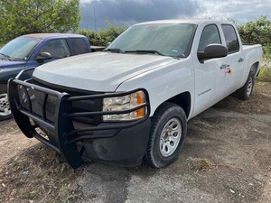 lot 9 image: 2011 Chevrolet Silverado (3GCPCPE0XBG207985).
