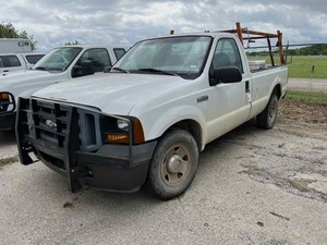 lot 15 image: 2006 FORD F-250 (1FTNF20506EC24683)