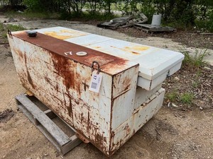 lot 17 image: Fuel Cell (105 gallon)  and Tool Box