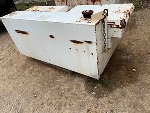 lot 18 image: Fuel Cell (105 gallon)  and Tool Box