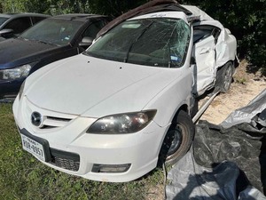lot 22 image: Storage Lien Wreck 2007 Mazda 3, white, No Keys  (VIN JM1BK323171713151)