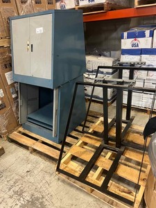 lot 33 image: Wall Mounted Metal Cabinets & Brackets (2)